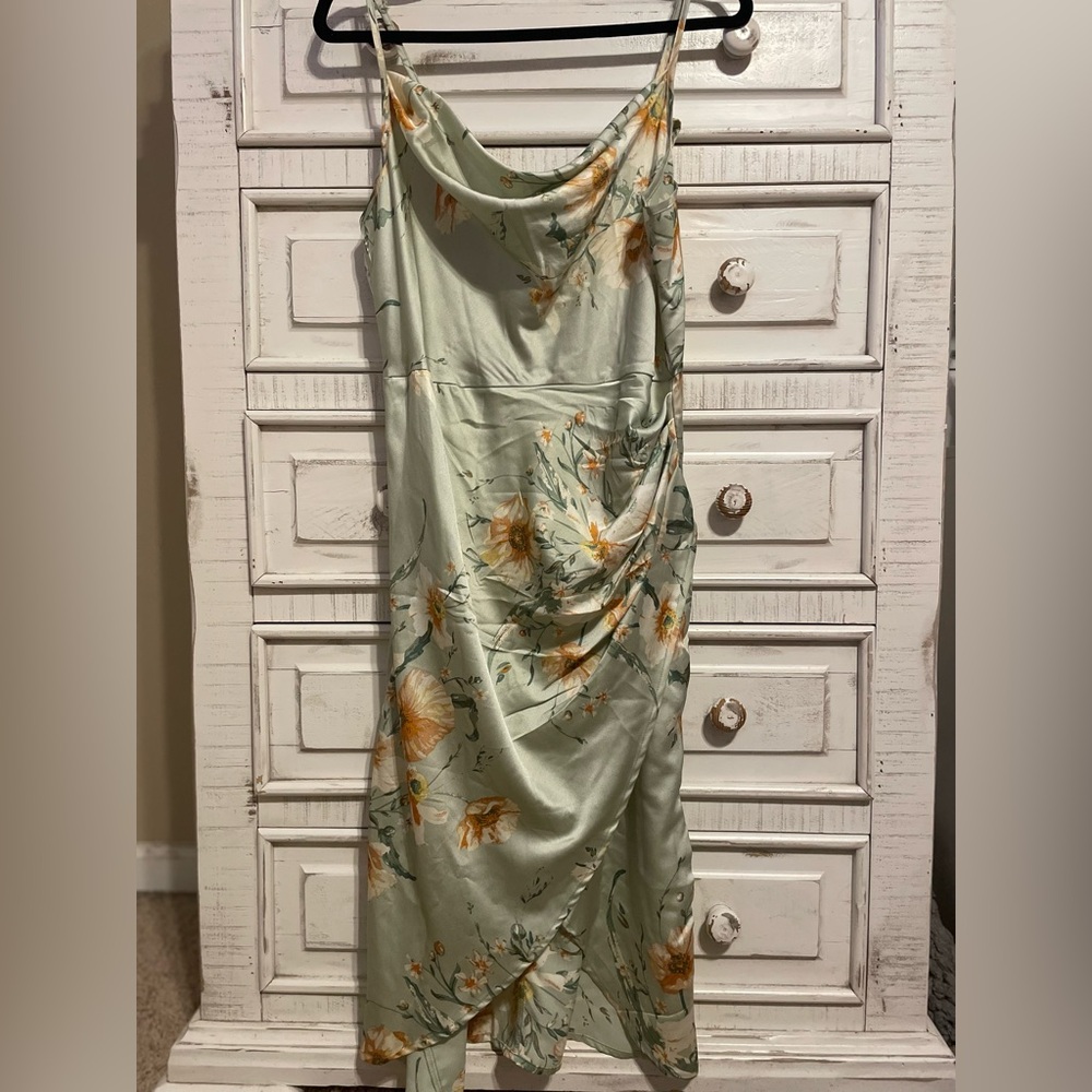 Midi silky floral dress with runch & slit